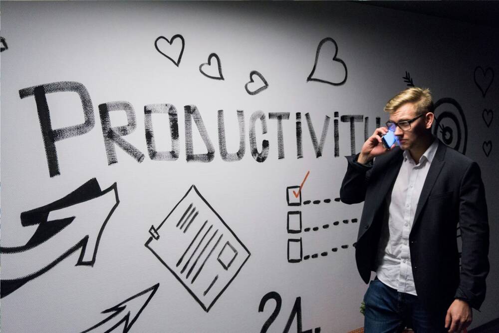 Photo by Andreas Klassen – Boost Your Efficiency: Discover These Game-Changing Productivity Hacks