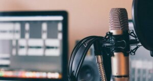 Making Money with Podcasting: Turning Your Passion into Profit Making Money with Podcasting