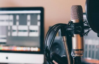 Making Money with Podcasting: Turning Your Passion into Profit Making Money with Podcasting